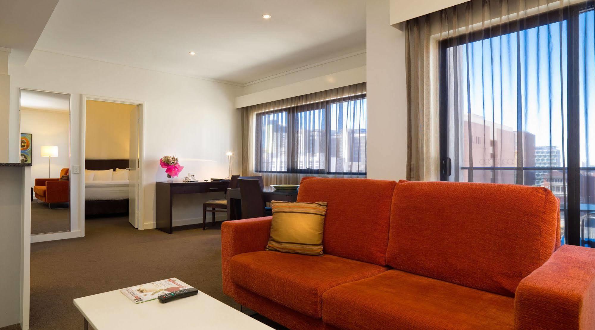 Adina Apartment Hotel Perth Barrack Plaza Bagian luar foto